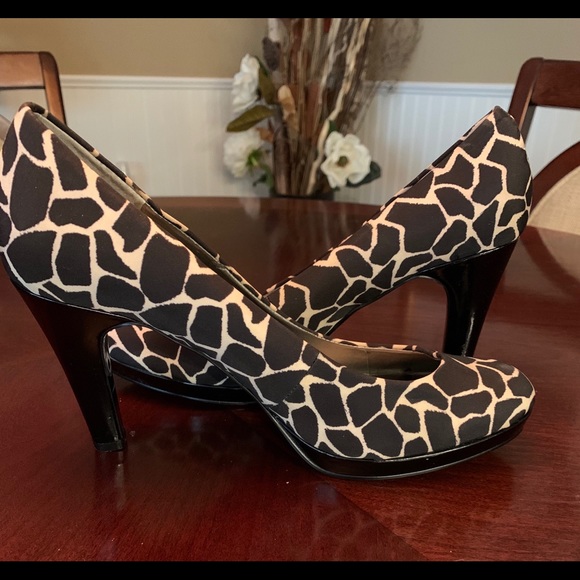 Heels - Picture 2 of 2